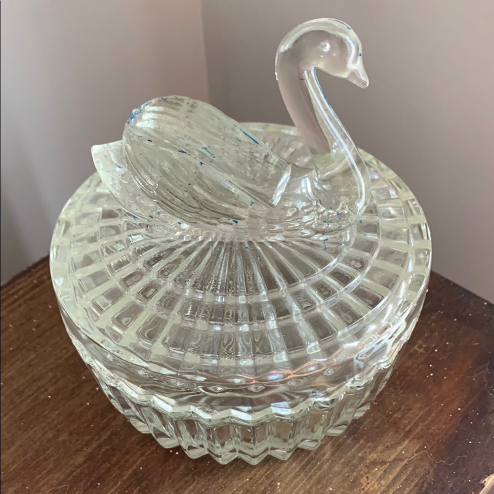 Jeanette Glass Swan Trinket Box